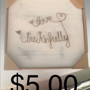 Wall decor “love thankfully”